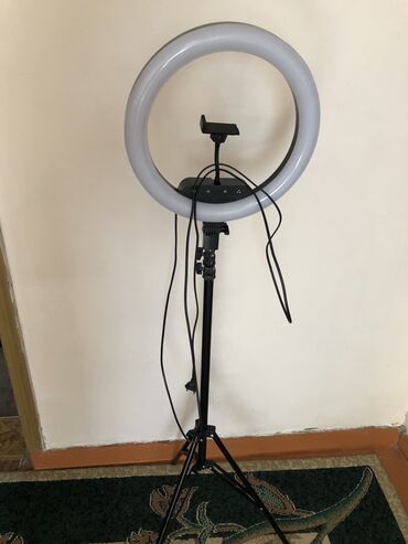 лампа для шугаринга: Лампа держатель для телефона сломан, отдам за 500 торг уместен