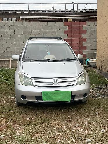 Toyota Ist: 2004 г., 1.3 л, Автомат, Бензин