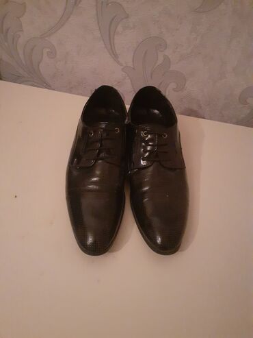 Botinkalar: Gencede satilir lakli ayaqabi Turkiye istehsalidir razmer 40