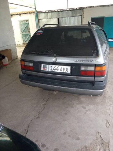 спортивные авто: Volkswagen Passat: 1989 г., 1.8 л, Механика, Бензин, Седан