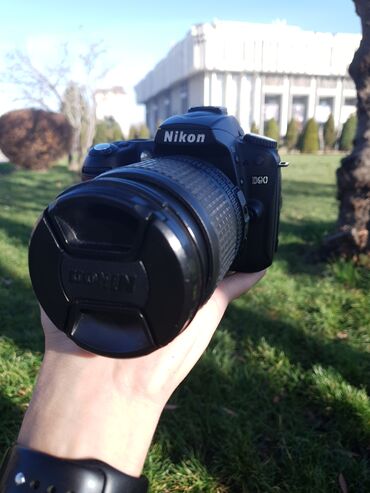 Фотоаппараты: Срочно прлдаю фото Апорат Nikon D90. НА телефон не о вечу потерял