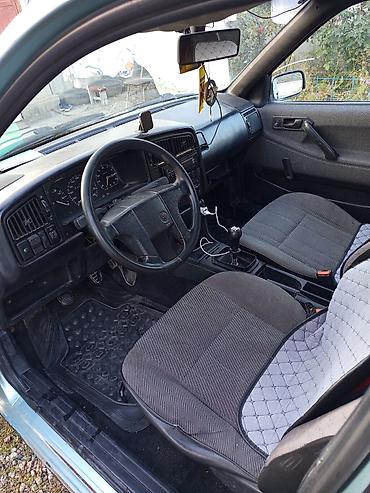 краска на авто: Volkswagen Passat Variant: 1990 г., Механика, Бензин, Универсал — 3
