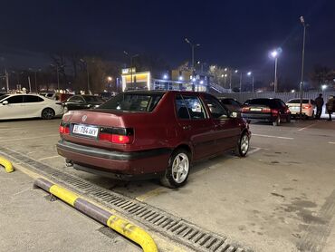 Volkswagen: Volkswagen Vento: 1994 г., 1.8 л, Механика, Бензин, Седан