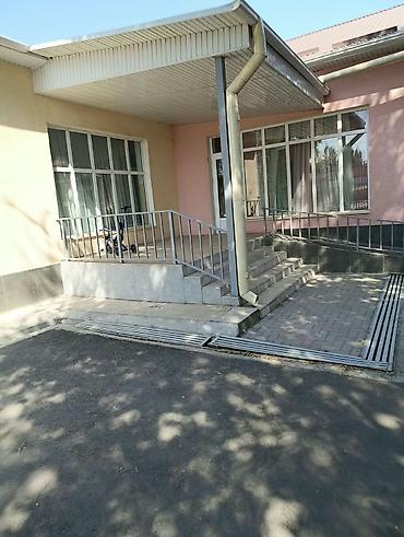 Просторное помещение с отдельным входом и навесом - Отдельный вход с