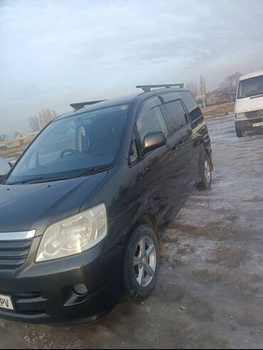 Toyota: Toyota Noah: 2004 г., 2 л, Автомат, Бензин, Минивэн