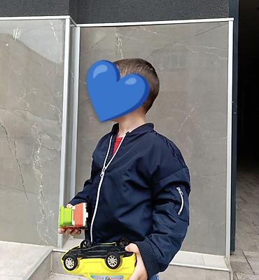 Jakne, kaputi i prsluci: Dečija jakna H&M – bomberka. Velicina 3-4 godine. Cena 800 din — 1