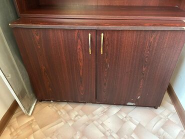 обувной шкаф: Продаётся обувной шкаф.
высота 62см
ширина 92см
длина 41см