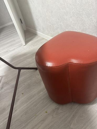 iwlenmiw divan kreslo: İşlənmiş, Pufik oturacaq, Süni dəri, rəng - Qırmızı, Kredit yoxdur, Çatdırılma yoxdur — 3