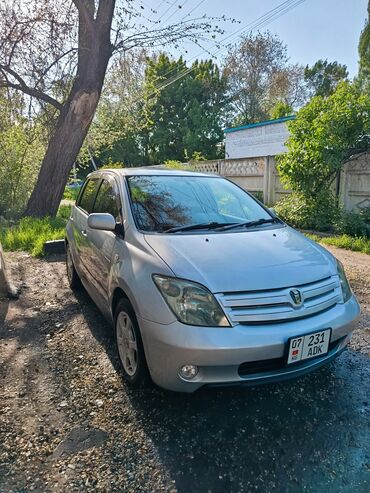 капот на тайота ист: Toyota ist: 2003 г., 1.5 л, Автомат, Бензин, Хэтчбэк