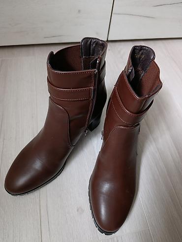 zen cipele: Ženske gležnjače u braon boji, elegantnog i praktičnog dizajna. Model — 2