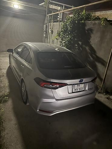 camry arxa stop: Toyota Corolla, gümüşü rəng, sedan gövdə. Rənglənməyib udarı vuruğu — 2
