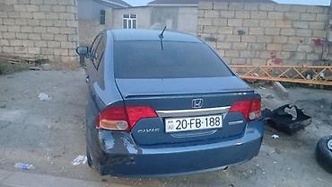 04 maşın: Honda Civic: 1.3 l | 2009 il Sedan — 4