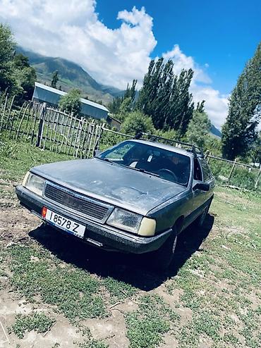 два авто: Audi 100: 1984 г., 2 л, Механика, Бензин, Седан — 5