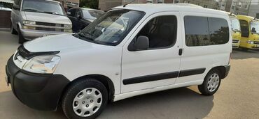 авто легковой: Peugeot Partner, белый, кузов компактного фургона/минивэна с