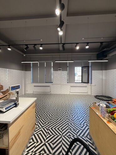 Офисы: Сдаю Офис, 50 м², В бизнес центре, 1 линия