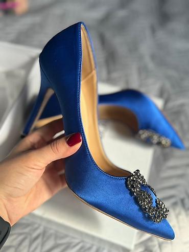 Туфли: Изысканные туфли от Manolo Blahnik, выполненные в насыщенном синем — 2