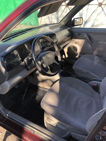 Volkswagen: Volkswagen Vento: 1993 г., 2 л, Механика, Бензин, Седан — 10