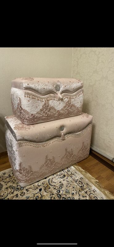 деревянные ножки для мебели: Сундук, цвет - Розовый, Б/у