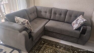 islenmis divan: Künc divan, İşlənmiş, Açılmayan, Bazalı, Parça, Çatdırılma yoxdur