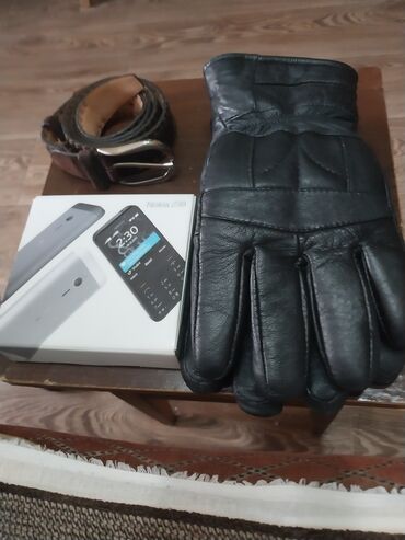 перчатки зимние: Перчатки новые кожаные мужские зимние, свитер 2шт
