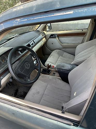 100: Mercedes-Benz E-Class: 1995 г., 2.2 л, Механика, Бензин, Седан — 5