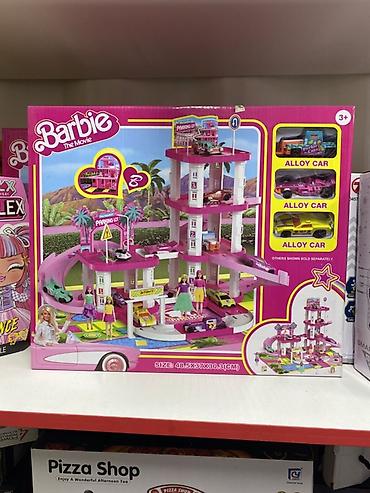 Балдар дүйнөсү: Игровой набор в стиле Barbie The Movie — многоуровневая парковка — 1