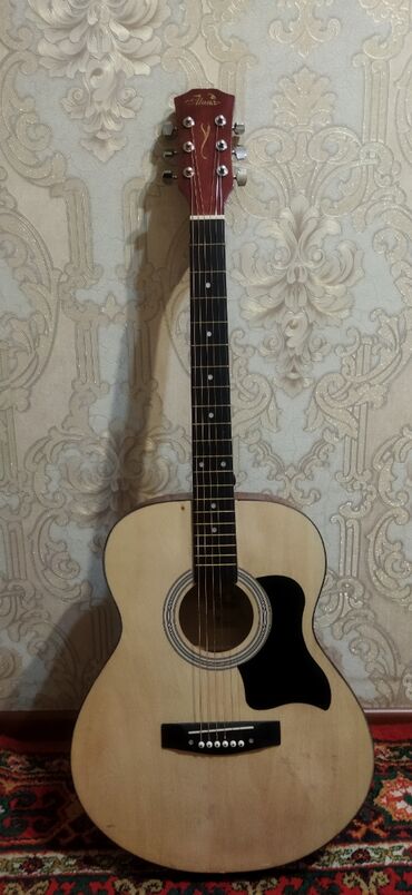 купить укулеле недорого: Продаю акустическую гитару, 40 размера. Без дефектов, в комплекте