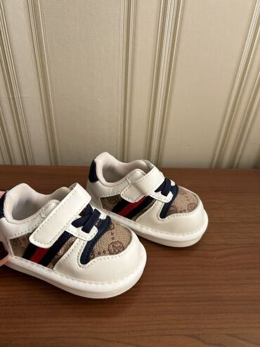 детские махровые колготки: Uşaq krosovkaları - Rəng: ağ əsaslı, bej toxuma panellər, tünd