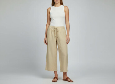 kapcie z kubusiem puchatkiem: 3/4 Trousers for women, size S