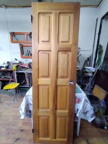 дверная коробка: Продаются 2 двери (дверные полотна) из ореха (2м х 0,8м и 2м х 0,6м)