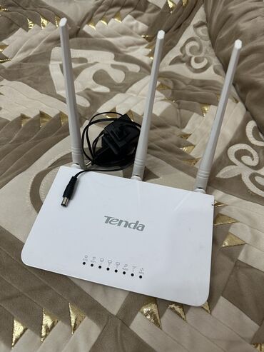 Модемы и сетевое оборудование: Продаю роутер Tenda