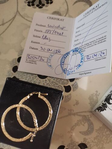 zlatna narukvica sa plocicom: Hoop earrings, Versace, Material: Gold