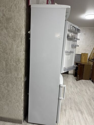 стиральная машинка б: Муздаткыч Atlant, Эки камералуу
