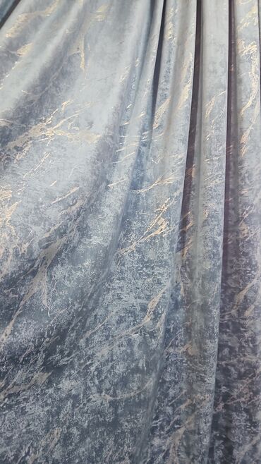 Pərdə və tüllər: Zərif mavi rəngli, damarlı dizaynlı pərdə. Yüksək keyfiyyətli — 9