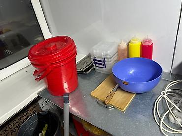 Другое оборудование для фастфудов: Профессиональное оборудование для точки фастфуда/гриль-зоны Состав: - — 4