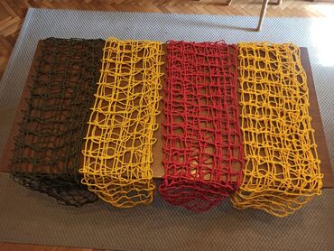Četiri neoštećene mreže veličine 120x120cm okca 5x6cm. Mogu se