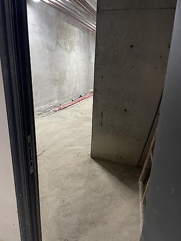 Аренда помещений свободного назначения: Коммерческое помещение в цокольном уровне современного жилого дома — 12