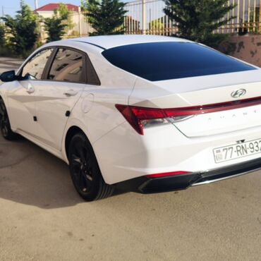 Hyundai: Hyundai Elantra: 1.6 l | 2021 il Sedan — 2