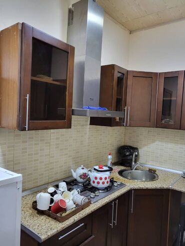 Ofislər: Azadliq metrosunun yaxınlığında təmirli obyekt ümumi sahəsi 110 kv,m — 2