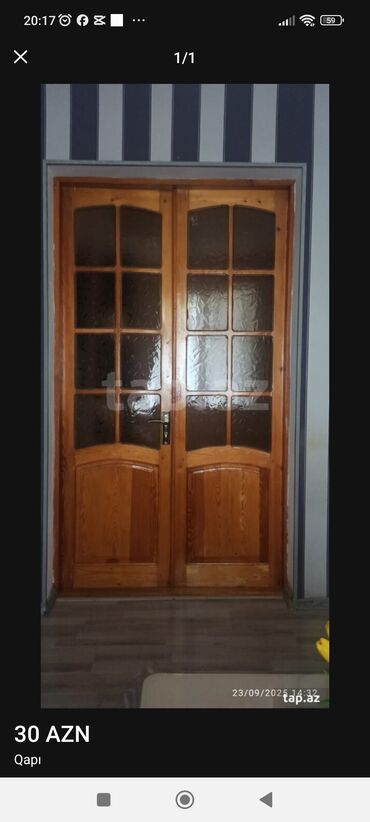 Özü yapışan divar kağızları: Təcili satılır ikiqapilidi çərçivəsi yoxdu