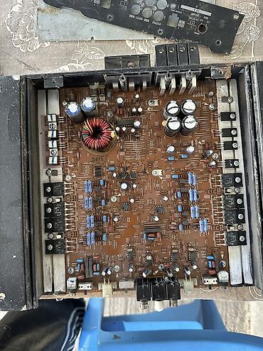 islenmis masin maqintafonlari: Pioneer avtomobil gücləndiricisi hec bir problem - Maksimum güc — 4