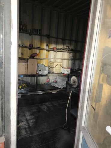 Склады и мастерские: Продается действующая СТО в г. Токмок на пересечении Советской и — 9