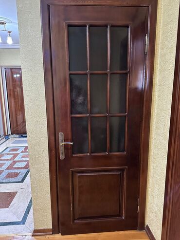 Бункерные двери: Б/у Межкомнатная дверь С плинтусом, Без гарантии, Самовывоз