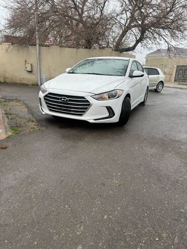 Hyundai: Hyundai Elantra: 2 l | 2017 il Sedan