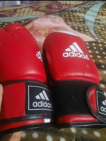 адидас: Adidas boks əlcəkləri 10razmer çox az işlənib yırtığı söküyü yoxdur — 3
