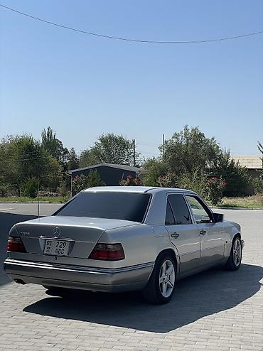 двойной выхлоп: Mercedes-Benz W124: 1993 г., 3.2 л, Автомат, Бензин, Седан — 6