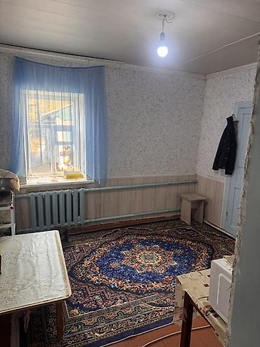 butter: Дом с двором и навесом - Адрес по табличке: Новгородская, 82. - — 5