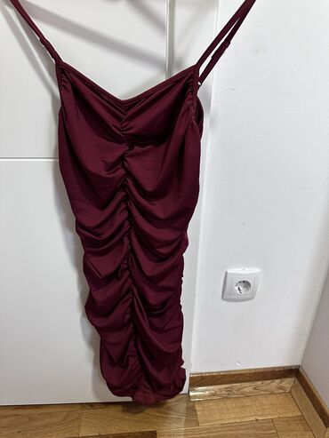 haljine na veliko: XS (EU 34), S (EU 36), bоја - Bordo, Drugi stil, Na bretele