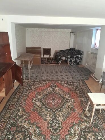 Гаражи: Kirayə verilən bu mənzil 2 otaqlı olaraq təqdim edilir və yaşayış üçün