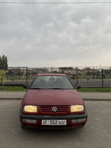 Volkswagen: Volkswagen Vento: 1994 г., 1.8 л, Механика, Бензин, Седан